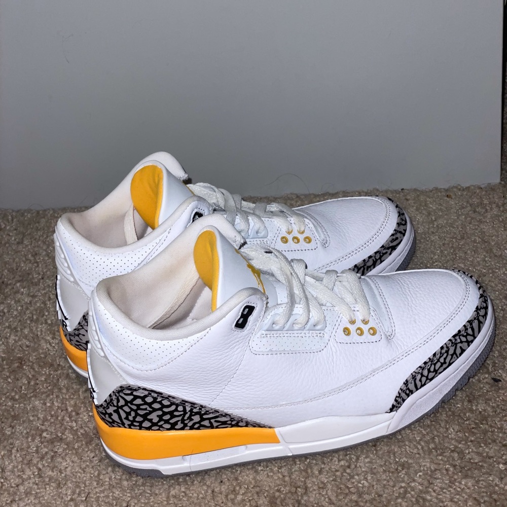 Gold Jordan 3 - Picture 3 of 4